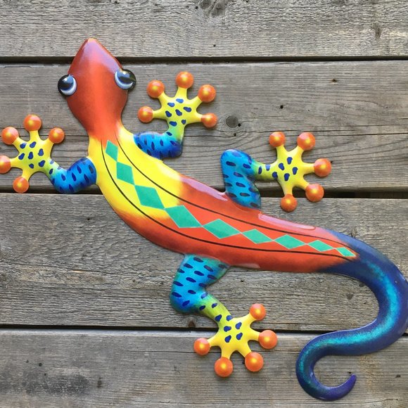 18" Vibrant Red/Green Gecko Metal Wall Decor - Picture 1 of 3